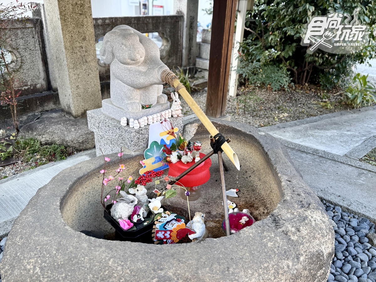 求演唱會門票這裡拜！日爆紅「兔子神社」追星女孩必訪，半透明蕾絲御守美翻