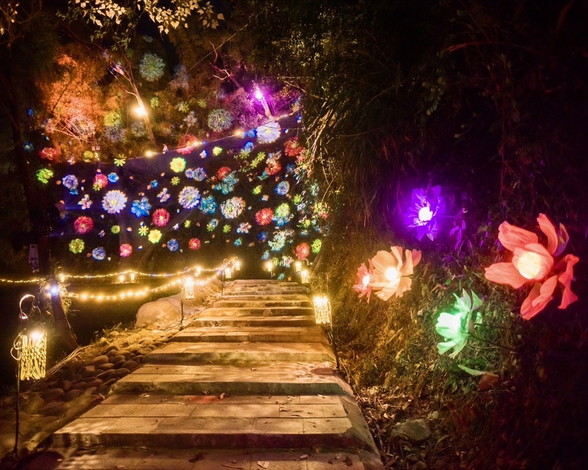 全台唯一「瀑布光影展」在這！美拍台版teamLab仙境，門票100元送獨角獸頭飾