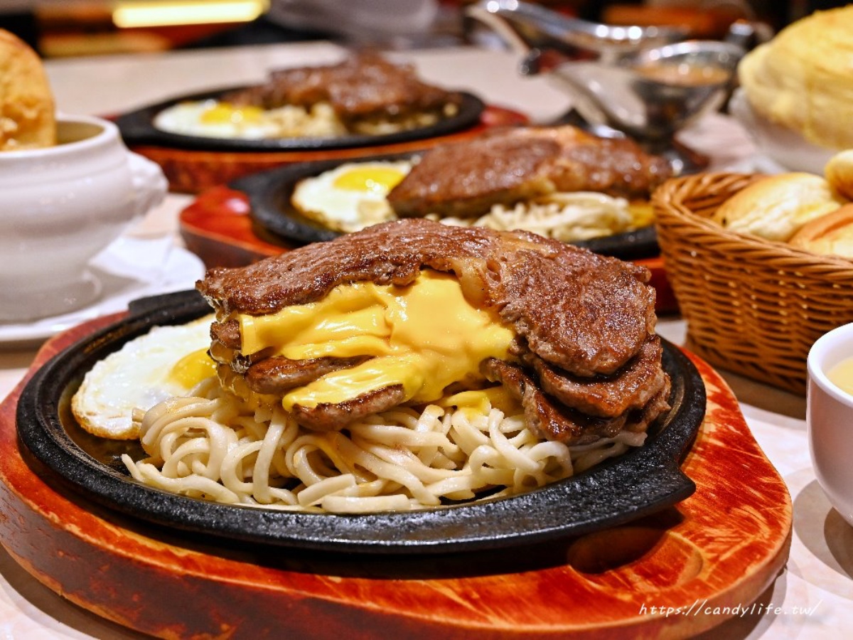 190元嗑排餐＋自助吧！高CP值「大分量牛排」免服務費，飲品、霜淇淋無限續