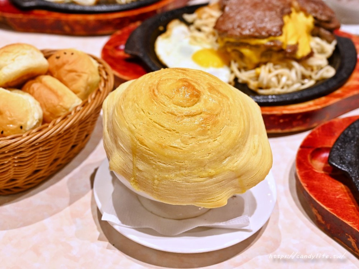 190元嗑排餐＋自助吧！高CP值「大分量牛排」免服務費，飲品、霜淇淋無限續