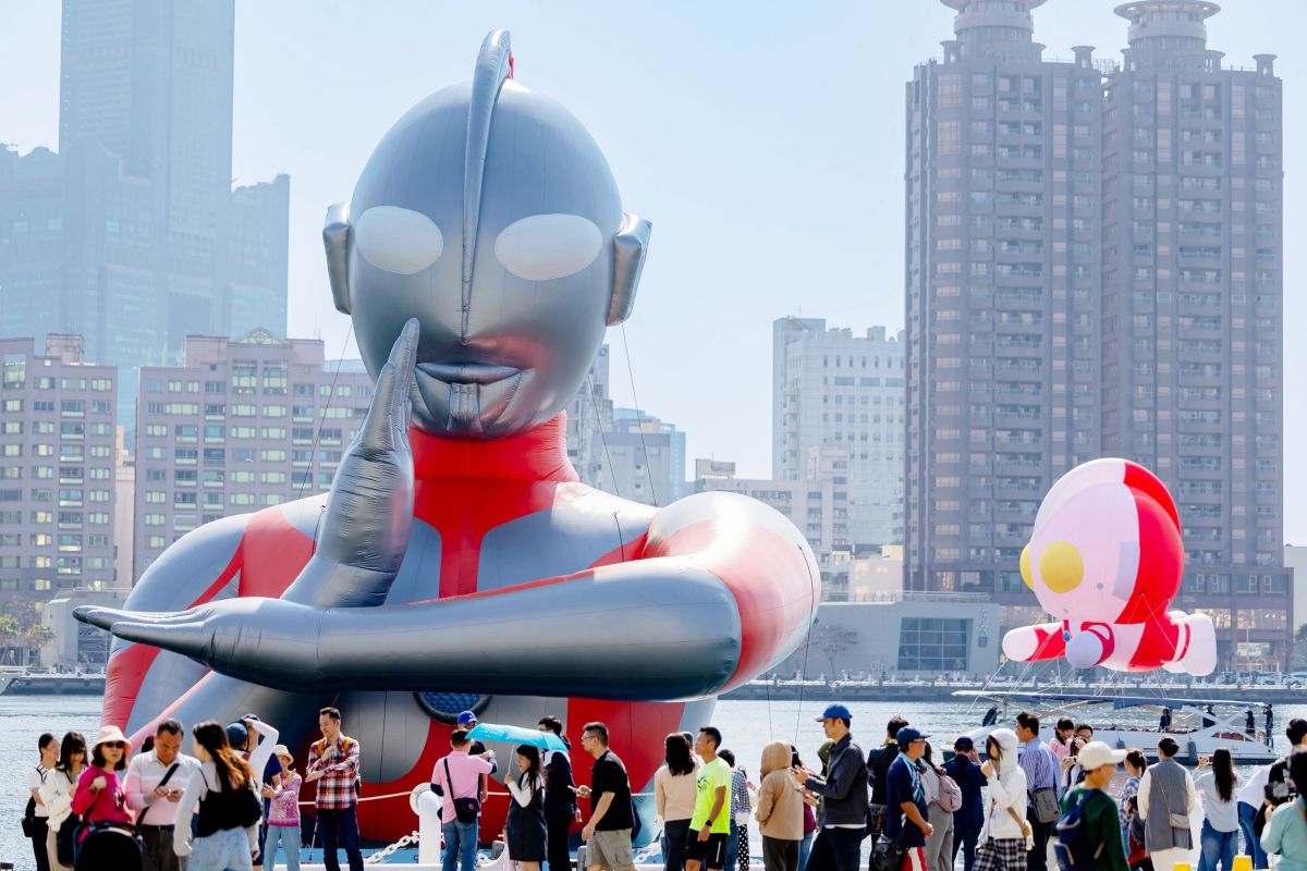 「超人力霸王」降落愛河灣！2026高雄燈會「冬日遊樂園」攻略，小提燈免費拿