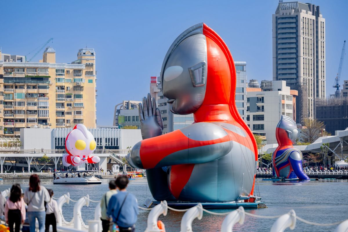 「超人力霸王」降落愛河灣！2026高雄燈會「冬日遊樂園」攻略，小提燈免費拿