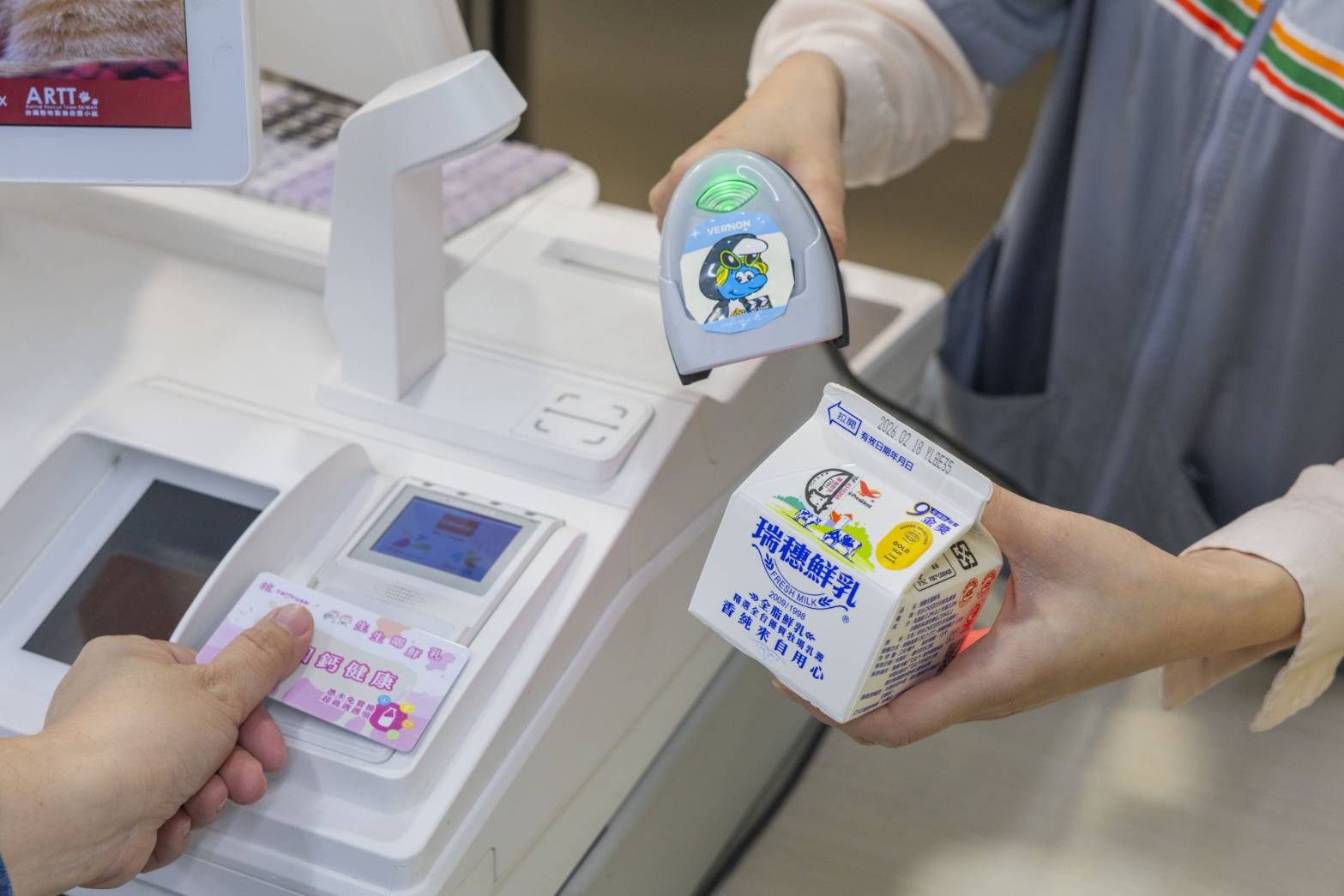 咖啡最強寄杯買10送10！４超商開工優惠包，7-11買８送８、全家買１壺送１壺