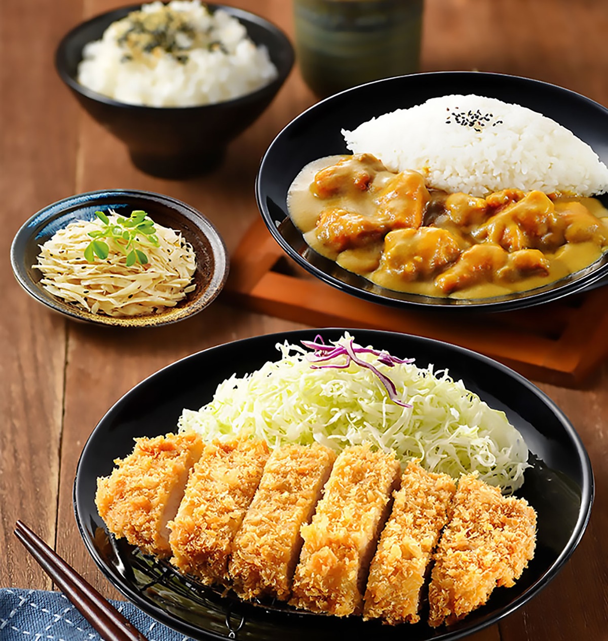 免費續湯飯、高麗菜絲！194元爽嗑豬排定食，加碼雞排丼套餐只要200元