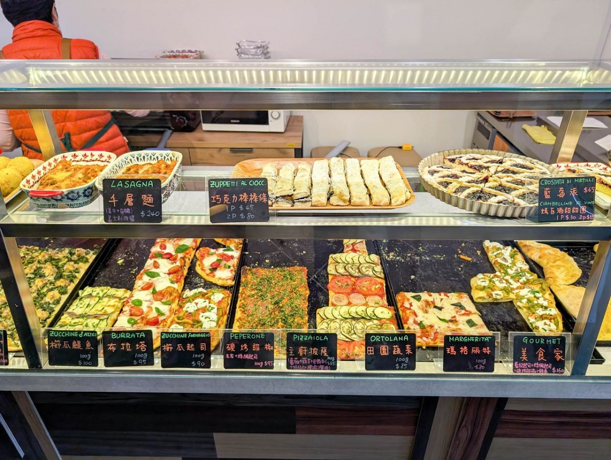 台北10家窯烤披薩PK！正統拿坡里 vs 邪教金鑽鳳梨，草莓冰披薩挑戰義大利底線