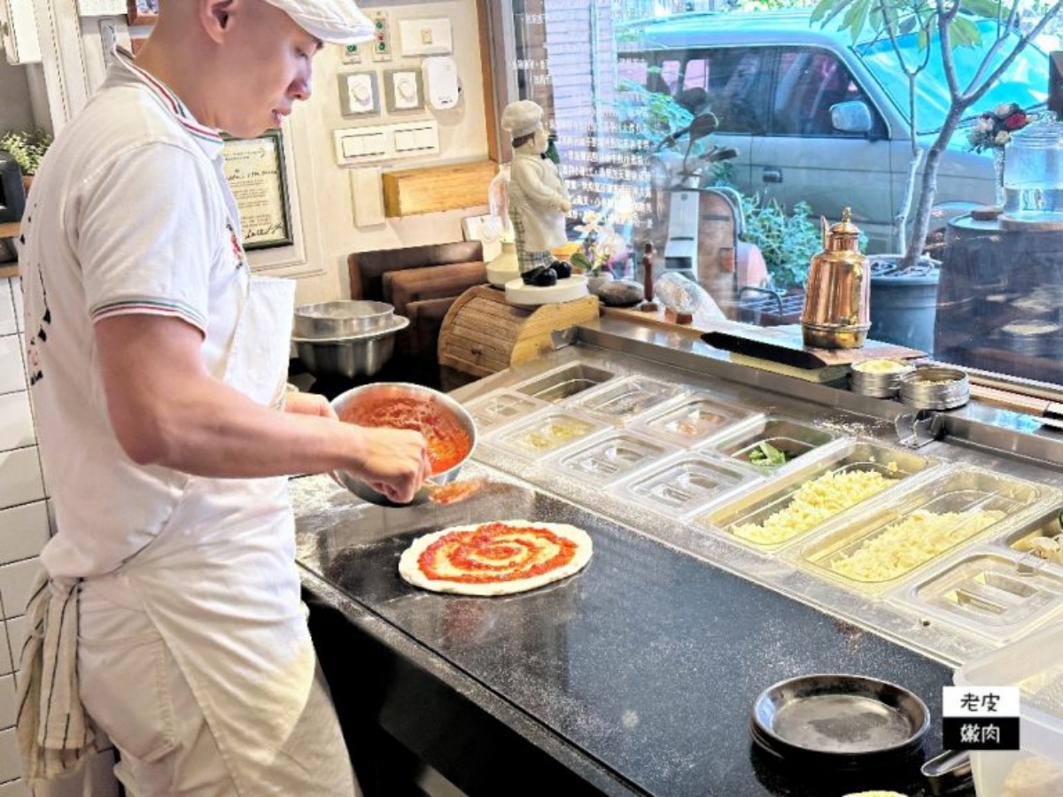 台北10家窯烤披薩PK！正統拿坡里 vs 邪教金鑽鳳梨，草莓冰披薩挑戰義大利底線