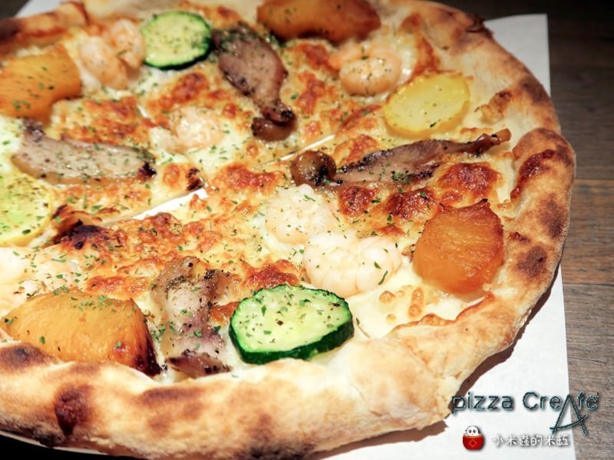 台北10家窯烤披薩PK！正統拿坡里 vs 邪教金鑽鳳梨，草莓冰披薩挑戰義大利底線