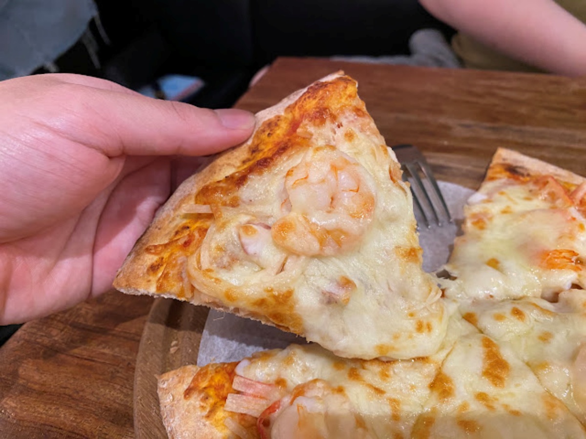 台北10家窯烤披薩PK！正統拿坡里 vs 邪教金鑽鳳梨，草莓冰披薩挑戰義大利底線