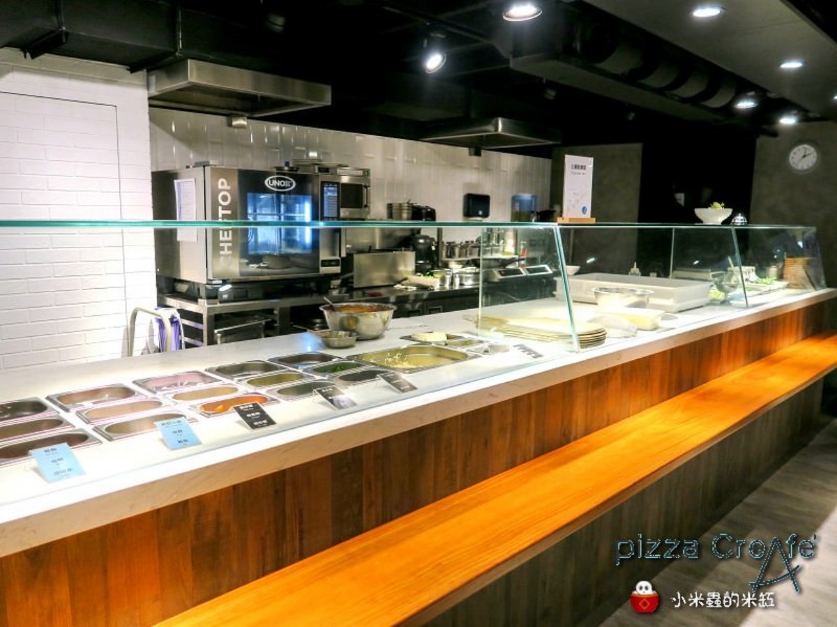 台北10家窯烤披薩PK！正統拿坡里 vs 邪教金鑽鳳梨，草莓冰披薩挑戰義大利底線