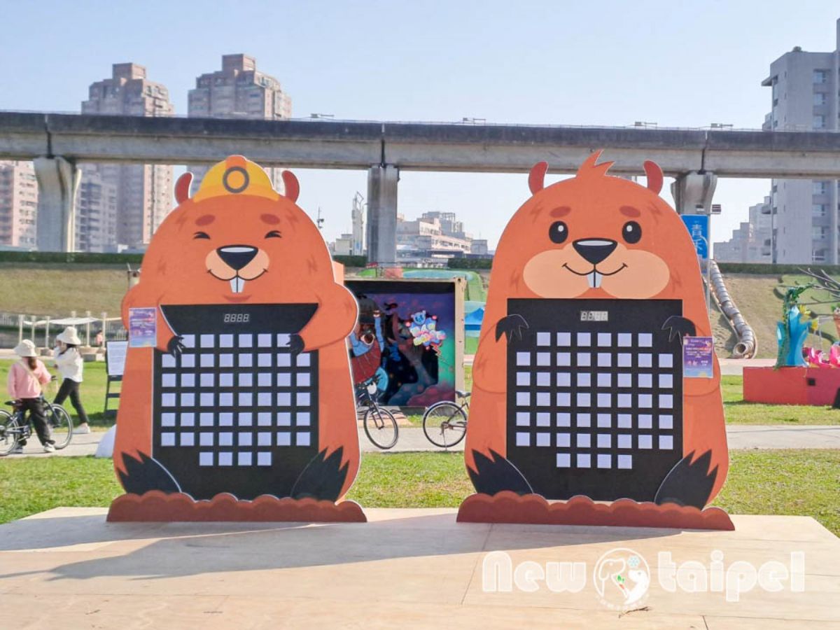 2026新北燈會攻略！必拍韓國「線條小狗」展區，免費領超萌平安符、馬年提燈