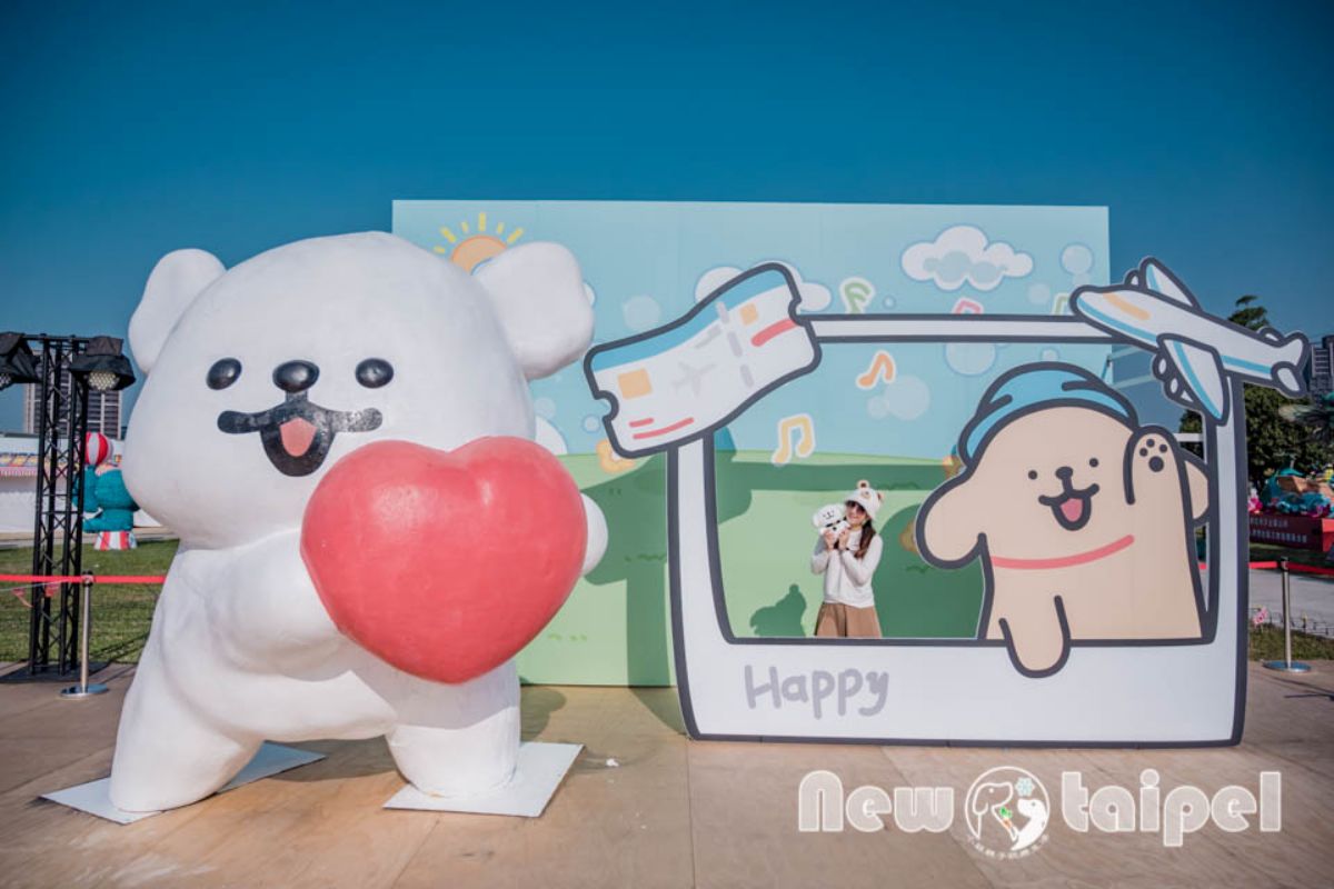 2026新北燈會攻略！必拍韓國「線條小狗」展區，免費領超萌平安符、馬年提燈