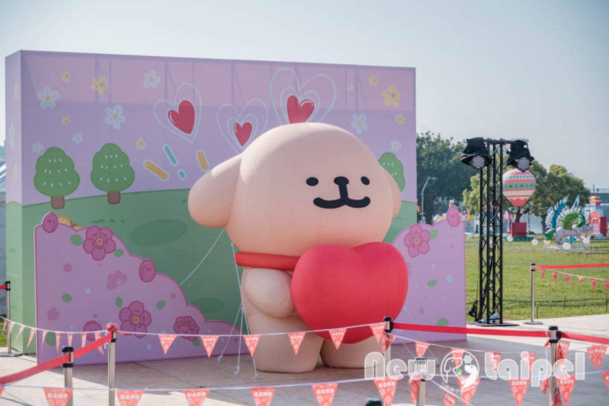 2026新北燈會攻略！必拍韓國「線條小狗」展區，免費領超萌平安符、馬年提燈