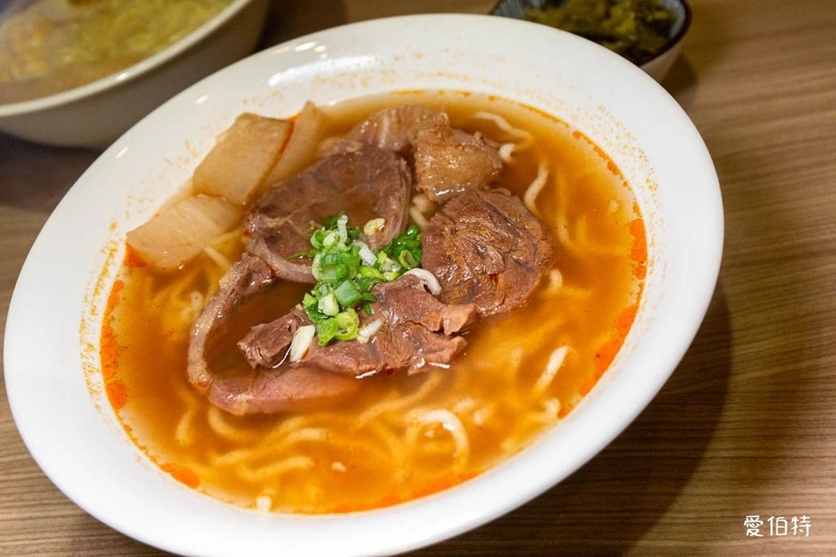 免費續湯、豆漿豆花吃到飽！高CP值「牛肉麵」120元起，必嗑紅燒牛腱心