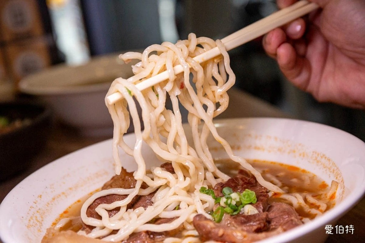 免費續湯、豆漿豆花吃到飽！高CP值「牛肉麵」120元起，必嗑紅燒牛腱心