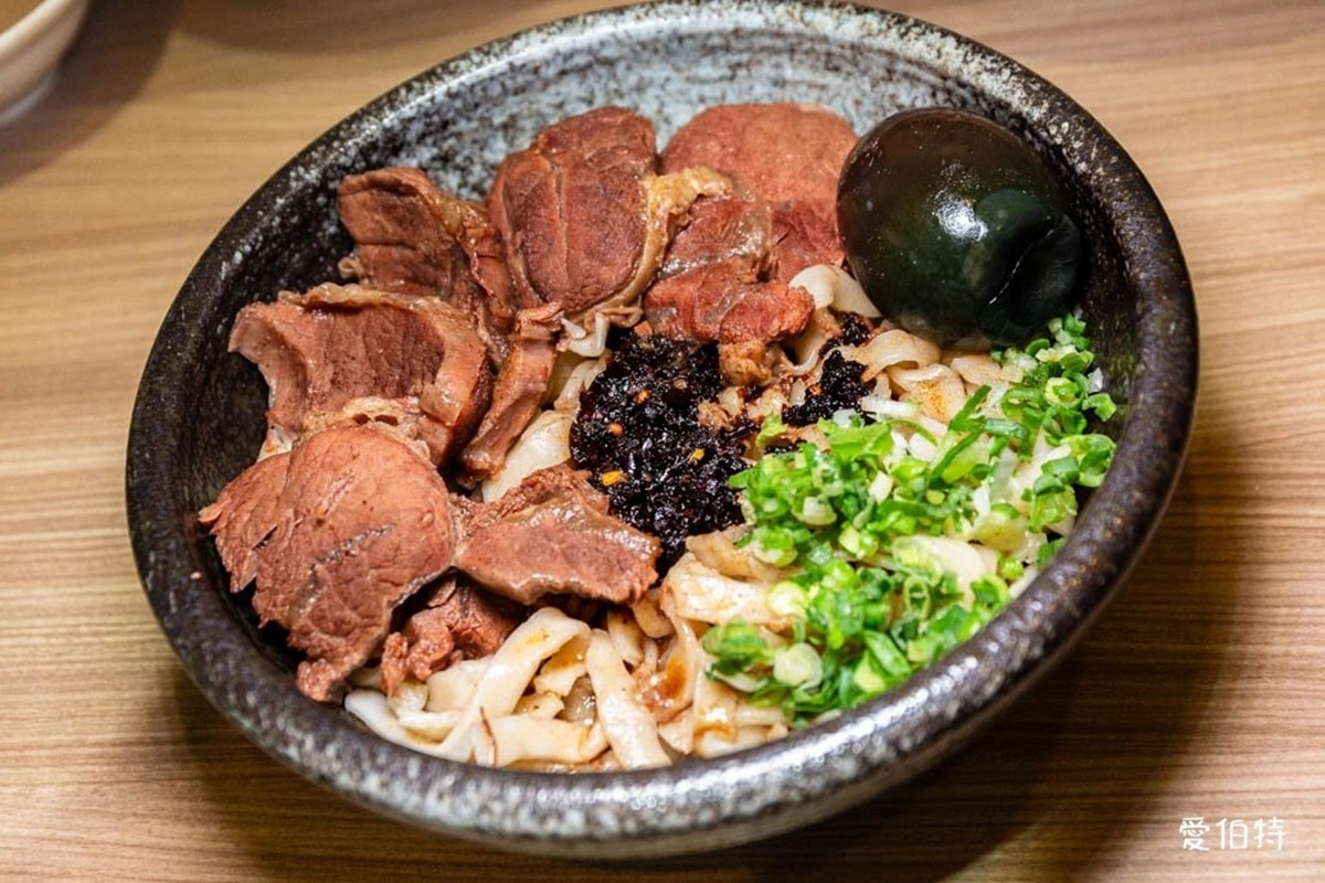 免費續湯、豆漿豆花吃到飽！高CP值「牛肉麵」120元起，必嗑紅燒牛腱心