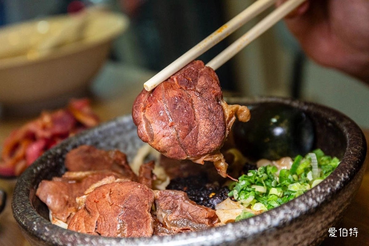 免費續湯、豆漿豆花吃到飽！高CP值「牛肉麵」120元起，必嗑紅燒牛腱心