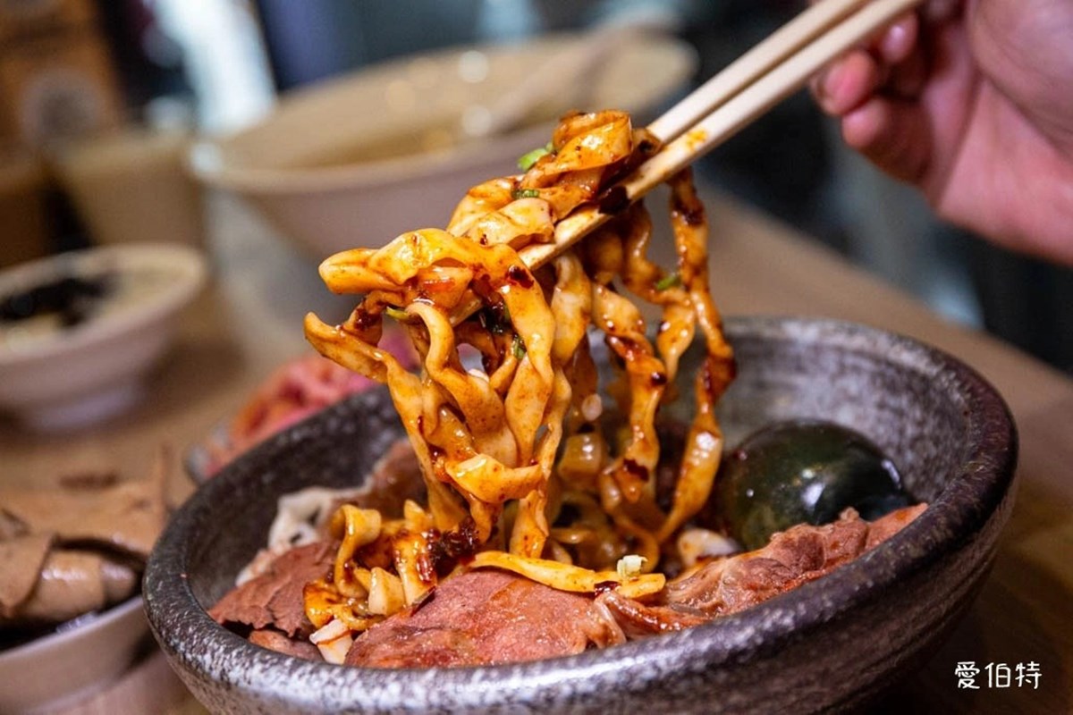 免費續湯、豆漿豆花吃到飽！高CP值「牛肉麵」120元起，必嗑紅燒牛腱心