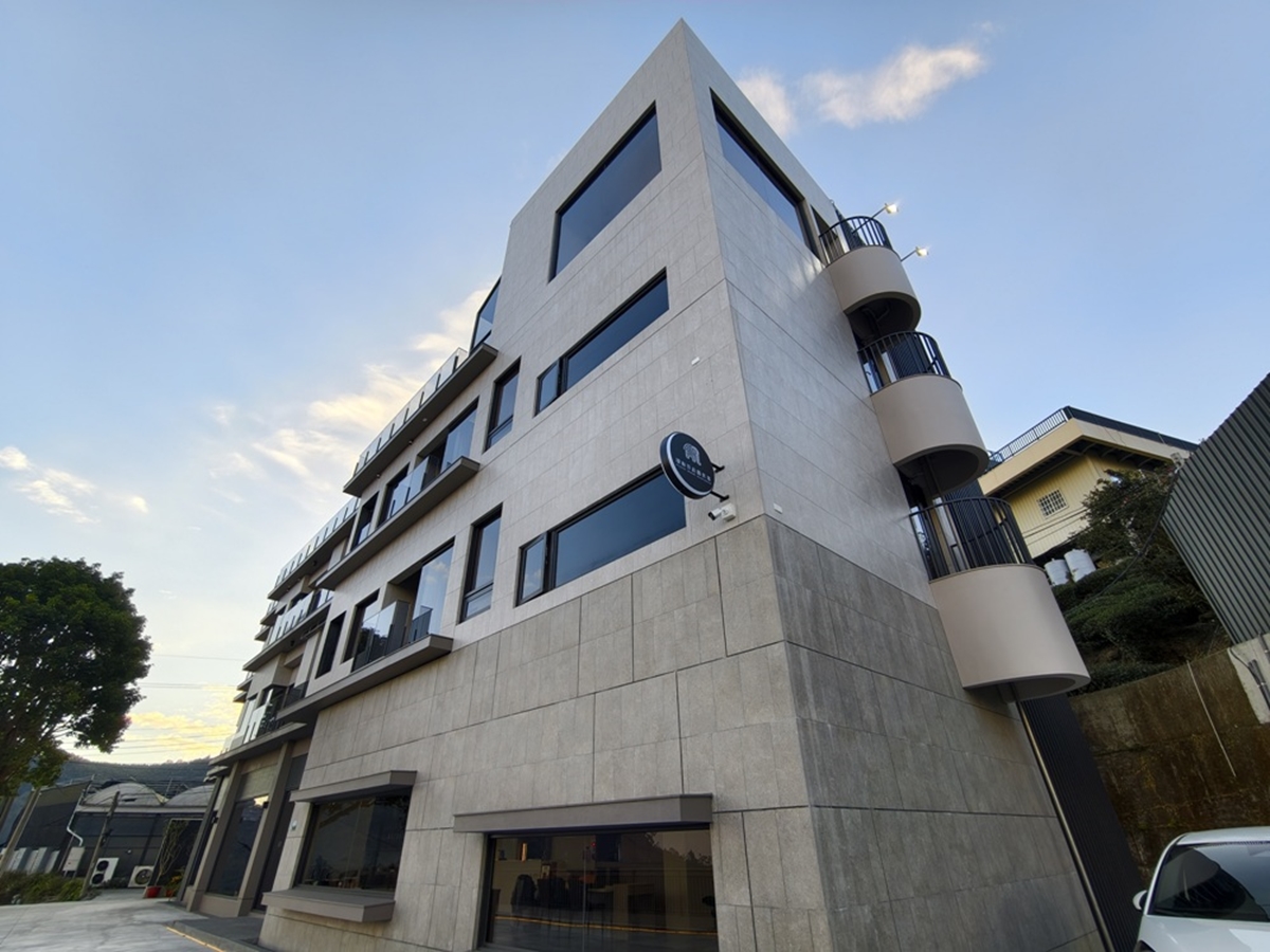 新開幕爆紅民宿買一晚送一晚！無邊際泳池看雲海、吃到飽，還可賞櫻、逛燈會