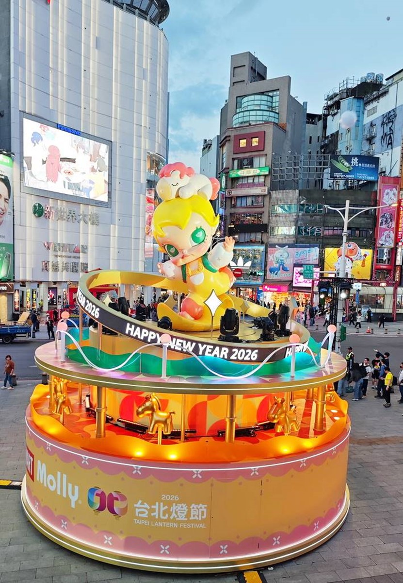 2026台北燈節攻略！西門展區「泡泡瑪特」、圓山花博「變形金剛」，免費領提燈