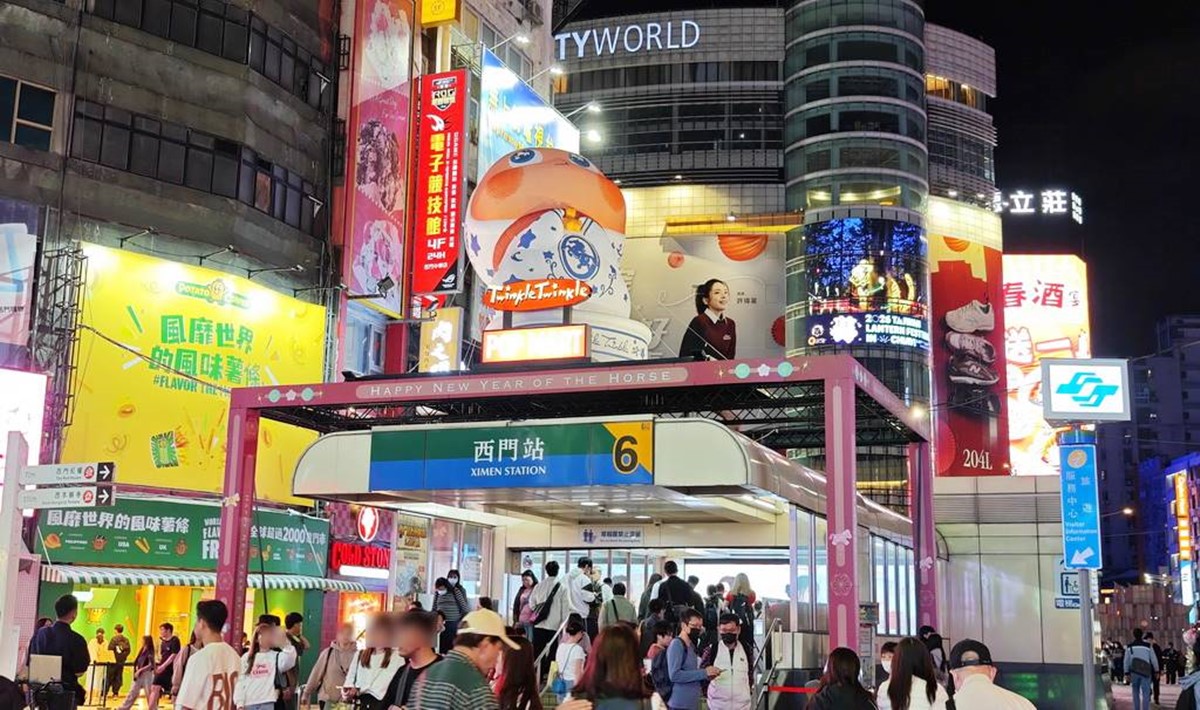 2026台北燈節攻略！西門展區「泡泡瑪特」、圓山花博「變形金剛」，免費領提燈