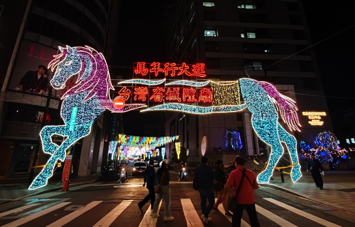 2026台北燈節攻略！西門展區「泡泡瑪特」、圓山花博「變形金剛」，免費領提燈