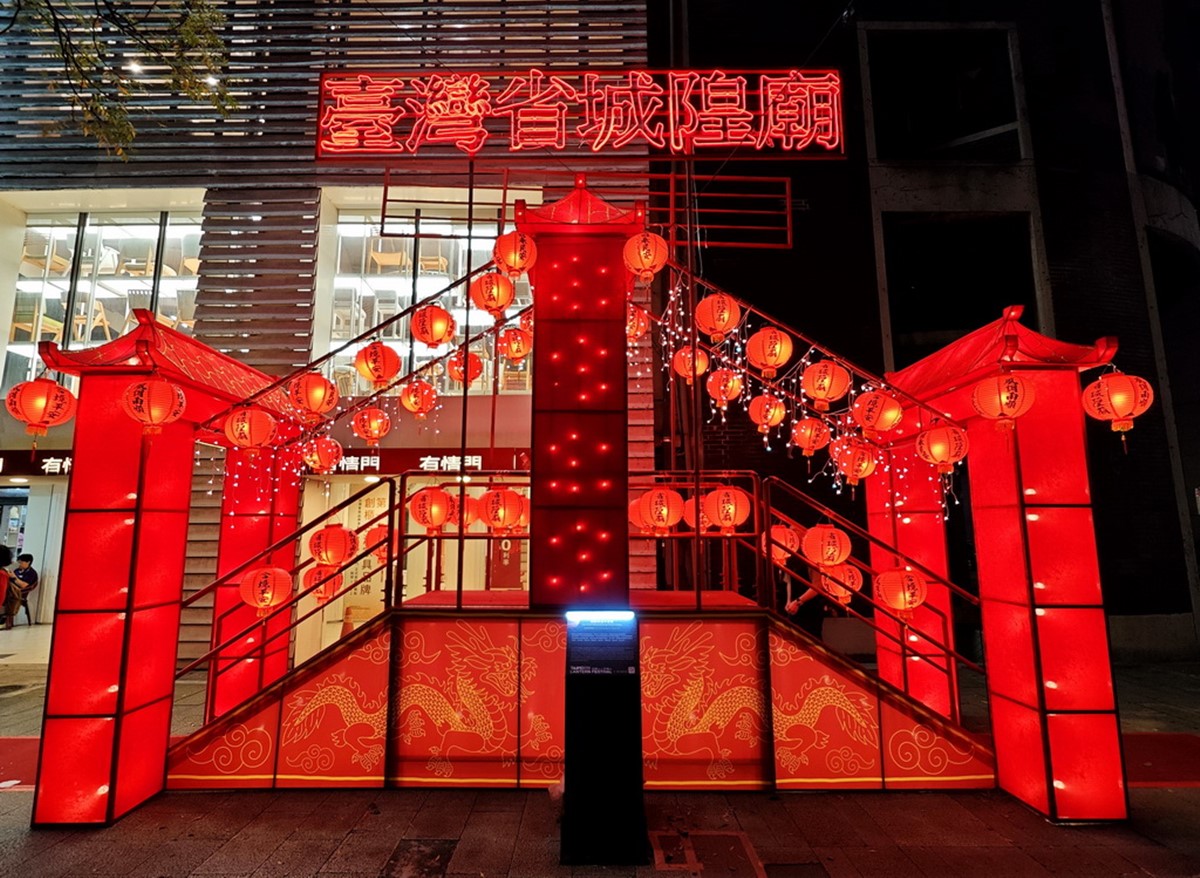 2026台北燈節攻略！西門展區「泡泡瑪特」、圓山花博「變形金剛」，免費領提燈