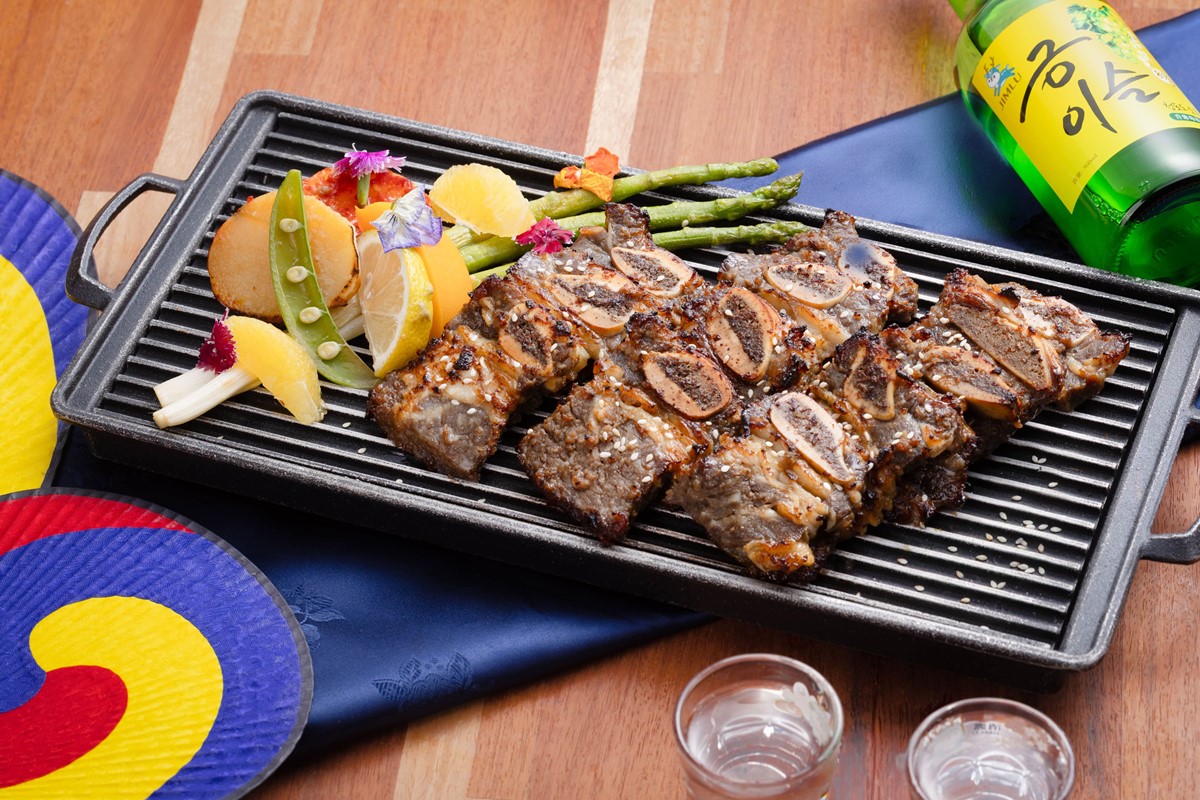 秀出身分證、首爾機票！１招免費享「韓國美食吃到飽」，松葉蟹腳、烤鴨無限吃