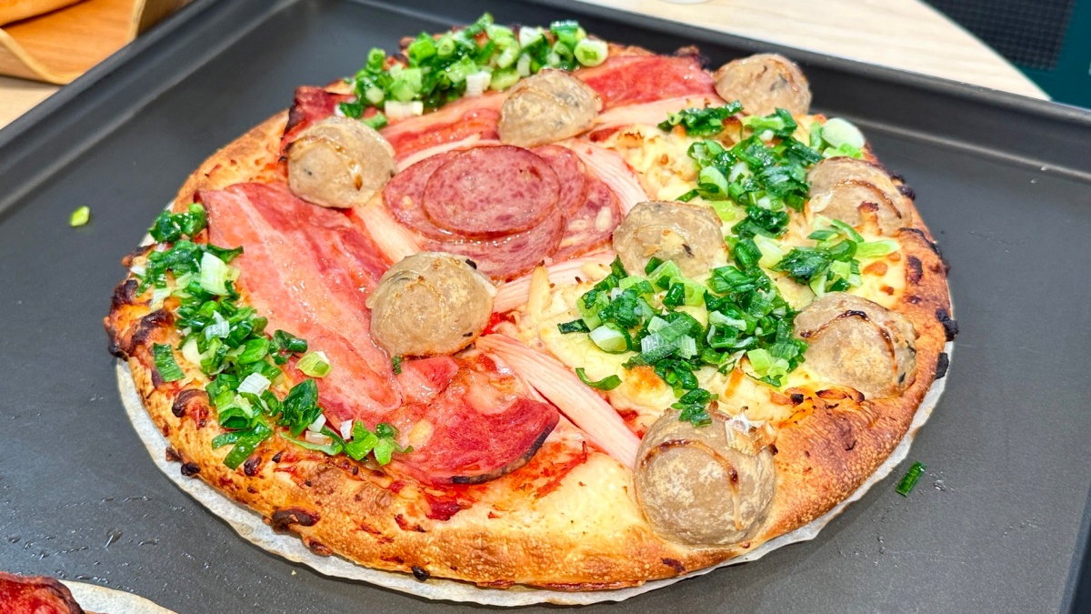 10吋「棒球大披薩」299元！家樂福４門市限定，加碼百款零食＋飲料買一送一