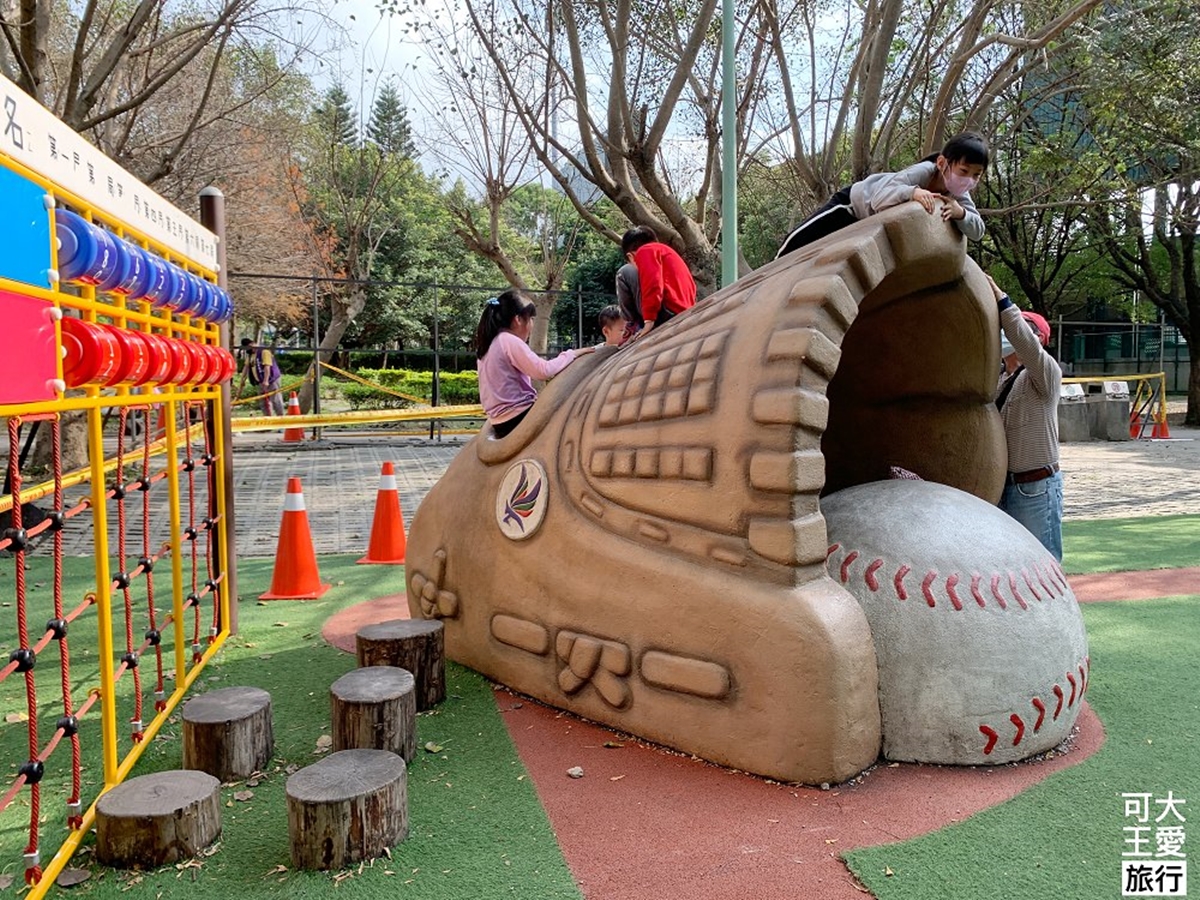 2026經典賽應援!特搜5個必拍棒球景點:史努比球場、手套小屋、9公尺球棒溜滑梯 2026經典賽應援!特搜5個必拍棒球景點:史努比球場、手套小屋、9公尺球棒溜滑梯