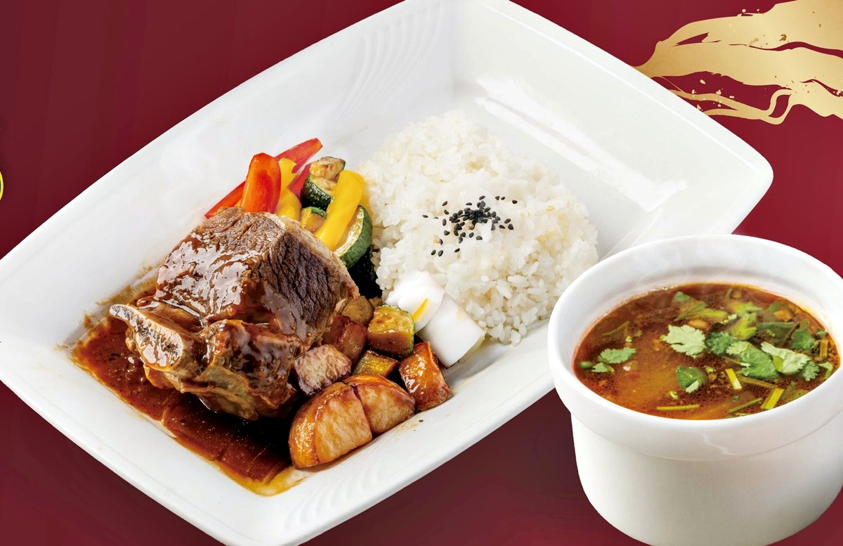 八方雲集開賣「帶骨牛小排」！350元爽吃厚切牛排，全台３間牛排麵必衝