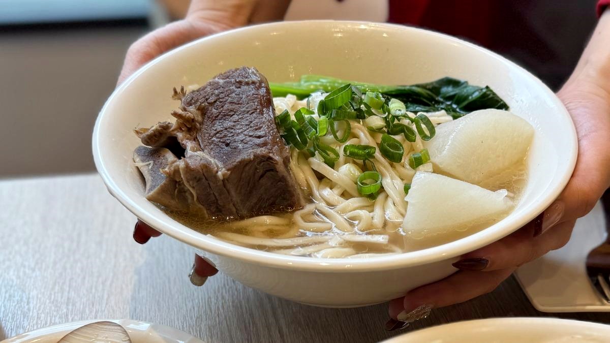 八方雲集開賣「帶骨牛小排」！350元爽吃厚切牛排，全台３間牛排麵必衝