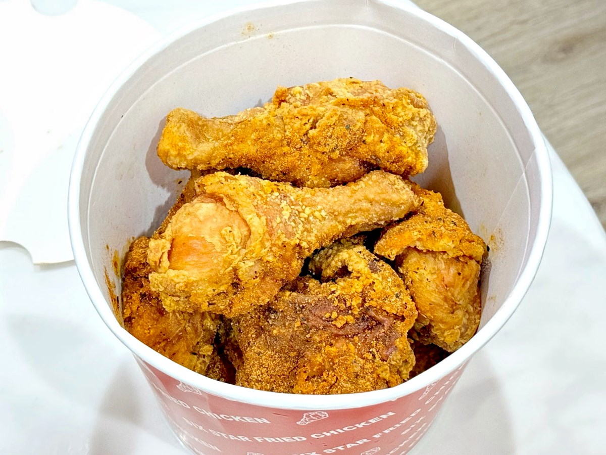 全台第１間「炸雞吃到飽」！299元狂嗑爆汁雞腿、雞排、炸物，必點十三香