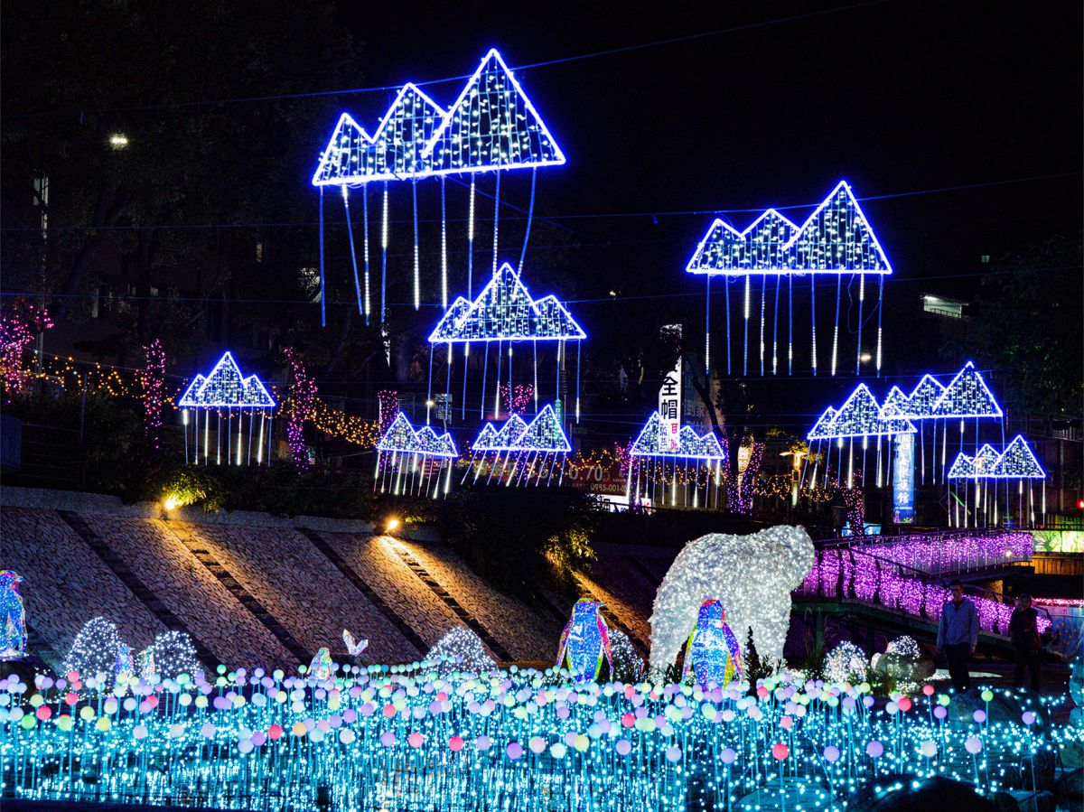 ３公尺北極熊出沒新北！最夢幻「情人節光雕展」本週點燈，限時１個月衝打卡