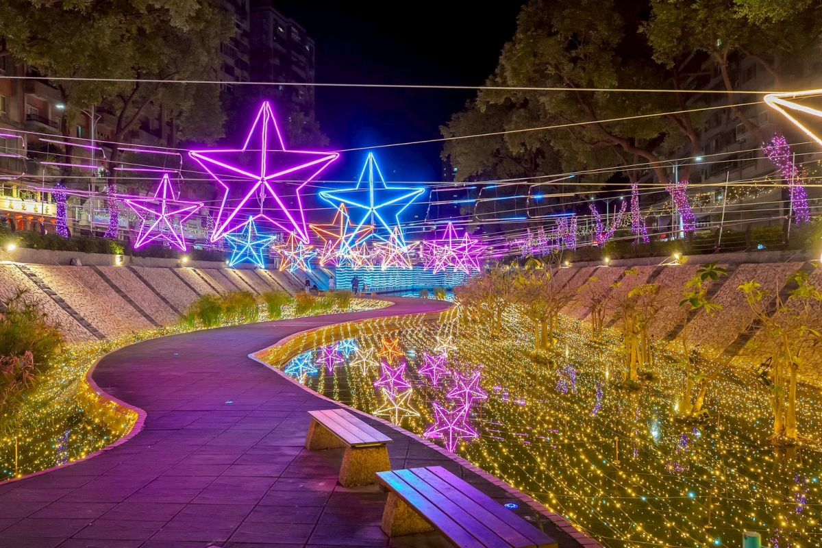 ３公尺北極熊出沒新北！最夢幻「情人節光雕展」本週點燈，限時１個月衝打卡