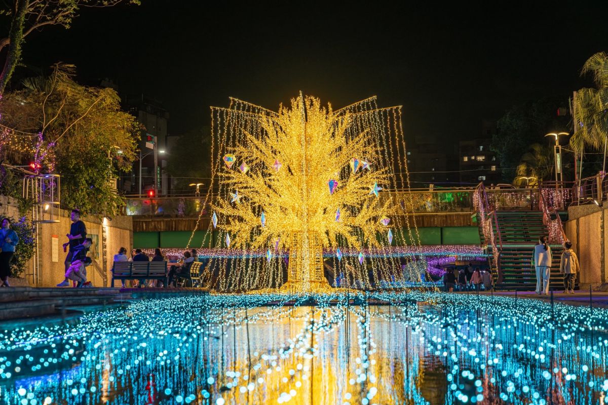 ３公尺北極熊出沒新北！最夢幻「情人節光雕展」本週點燈，限時１個月衝打卡