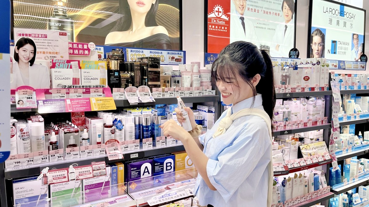 「屈臣氏X布丁狗」聯名太Q！巨型抱枕、投影燈22款必搶，免費送大耳狗捏球