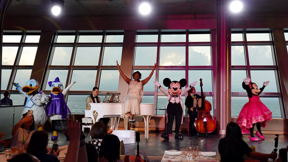 「海上迪士尼遊樂園」來了！７大主題區＋優惠搶看，必衝９公尺雲霄飛車