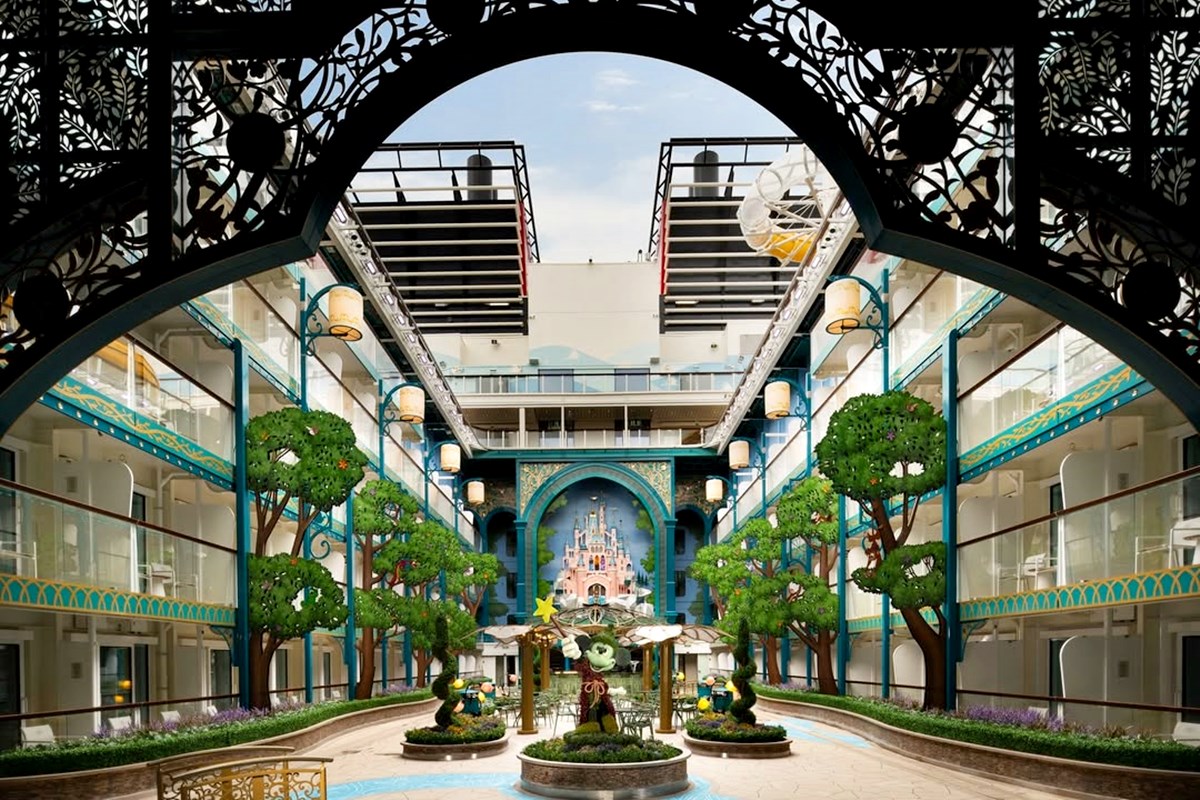 「海上迪士尼遊樂園」來了！７大主題區＋優惠搶看，必衝９公尺雲霄飛車