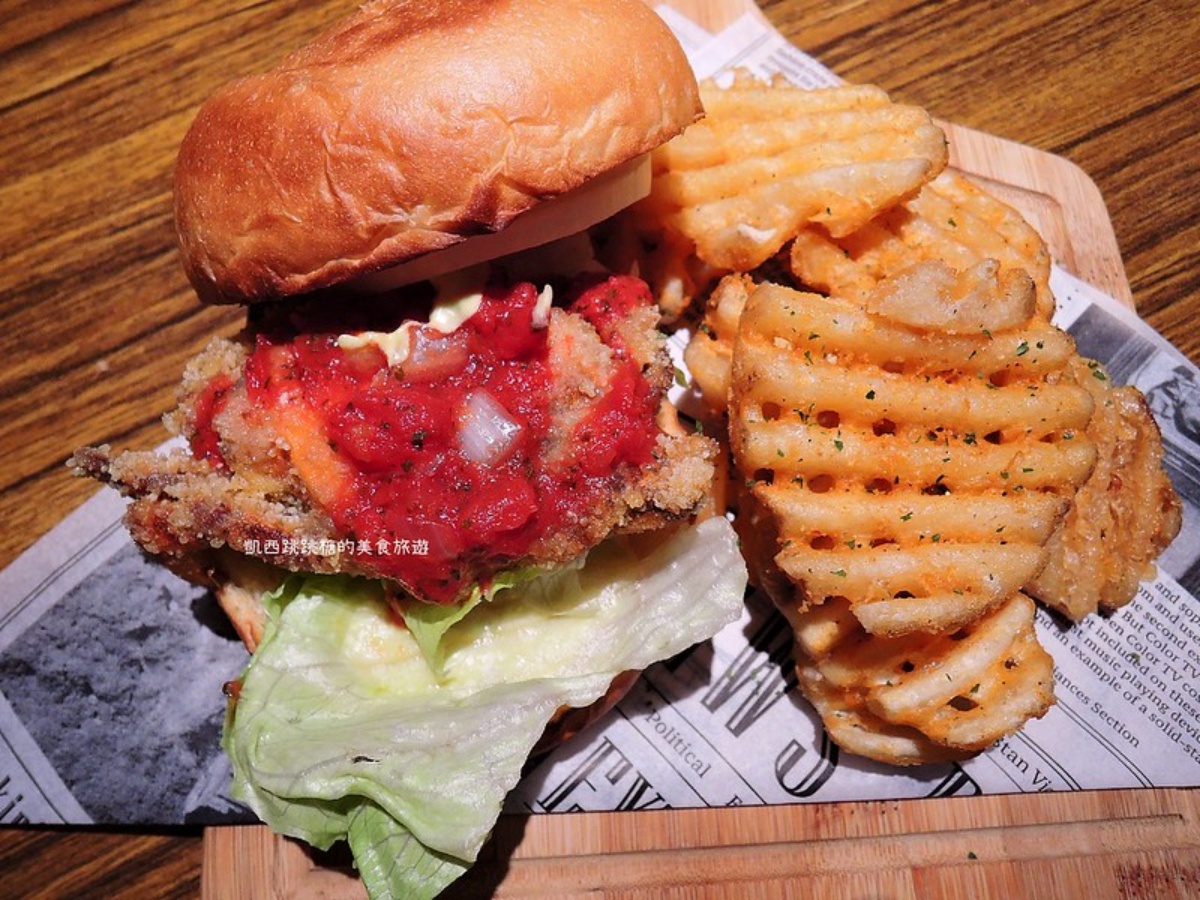 看球賽必衝！北中南10間超嗨運動餐廳：環狀巨型螢幕、現裝精釀生啤、爆汁漢堡