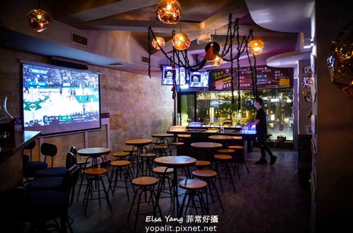 看球賽必衝！北中南10間超嗨運動餐廳：環狀巨型螢幕、現裝精釀生啤、爆汁漢堡