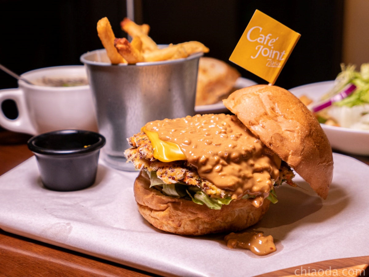 看球賽必衝！北中南10間超嗨運動餐廳：環狀巨型螢幕、現裝精釀生啤、爆汁漢堡