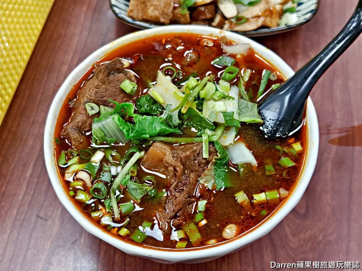 士林夜市吃什麼?全台烤鴨冠軍、傳奇宵夜熱炒、神級鍋貼,士林美食精選17家! 士林美食推薦:忠誠牛肉麵