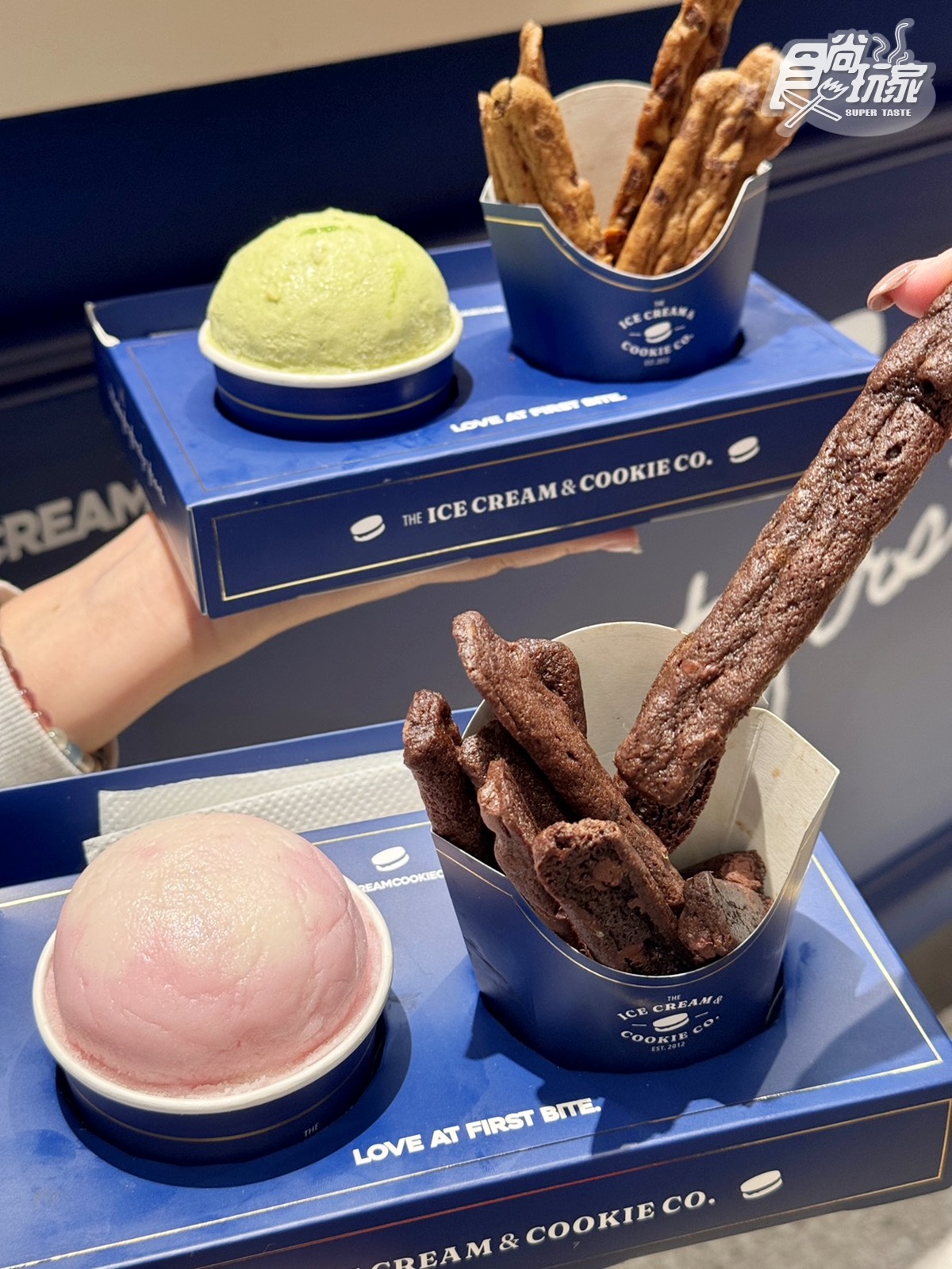 新加坡「冰淇淋餅乾三明治」登台!全球首賣「冰淇淋配薯條」,必吃口味+價格表 新加坡「冰淇淋餅乾三明治」登台!全球首賣「冰淇淋配薯條」,必吃口味+價格表