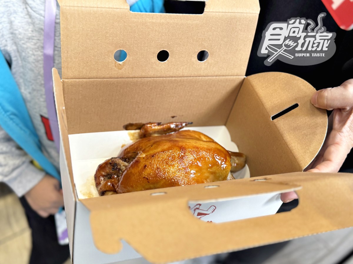 手扒雞始祖「香雞城」開幕直擊！限量150份烤雞＋菜單搶看，首日爆排４小時