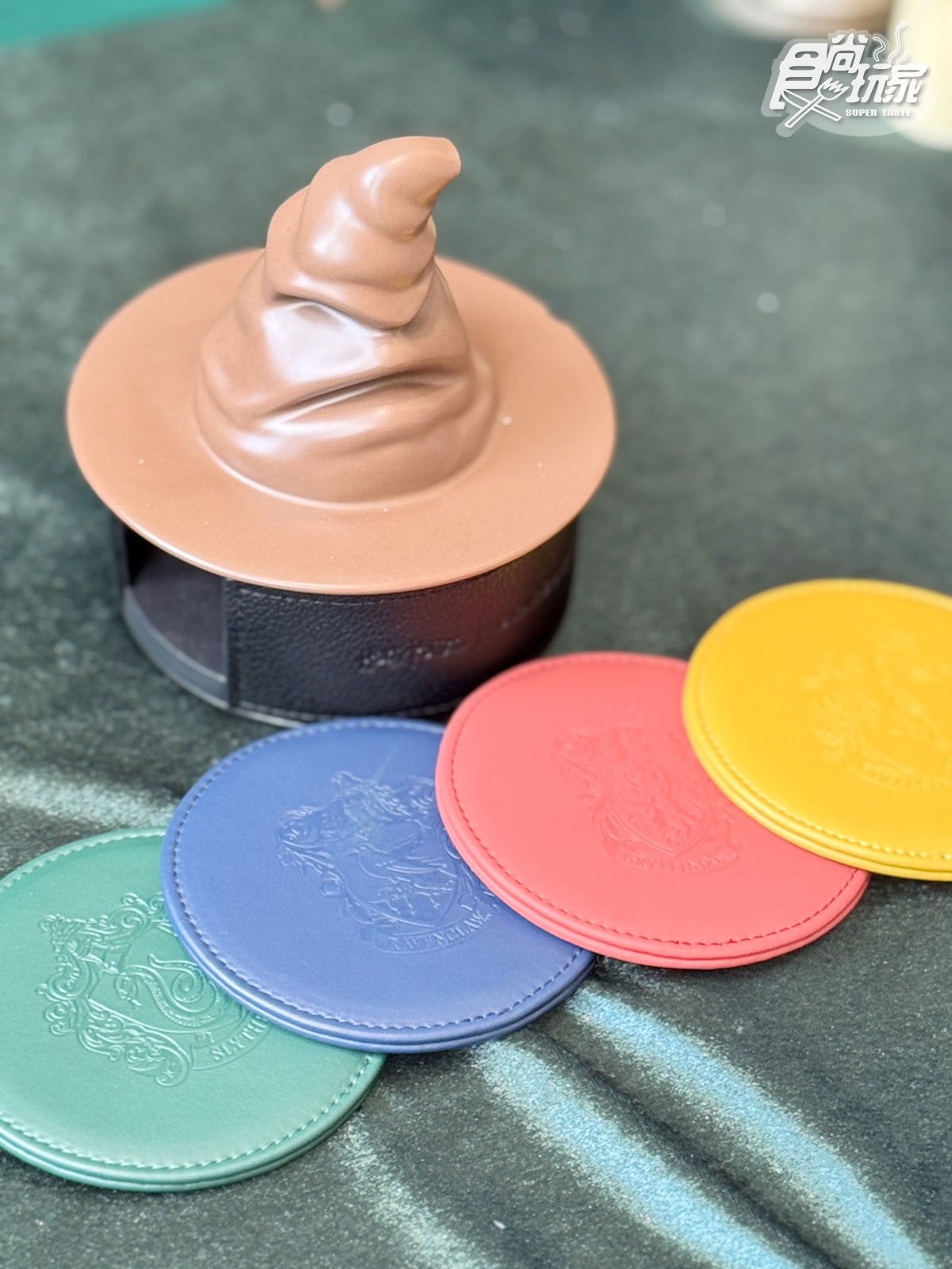 「星巴克ｘ哈利波特」26款搶先開箱！霍格華茲４學院變色杯，嘿美、金探子周邊