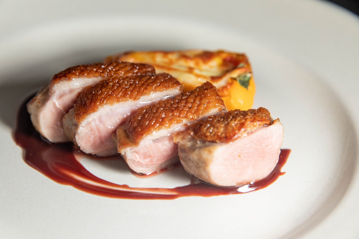 秒飛歐洲!永康商圈超美餐廳新開幕,網美吧台享地中海料理,還有現場演奏 秒飛歐洲!永康商圈超美餐廳新開幕,網美吧台享地中海料理,還有現場演奏