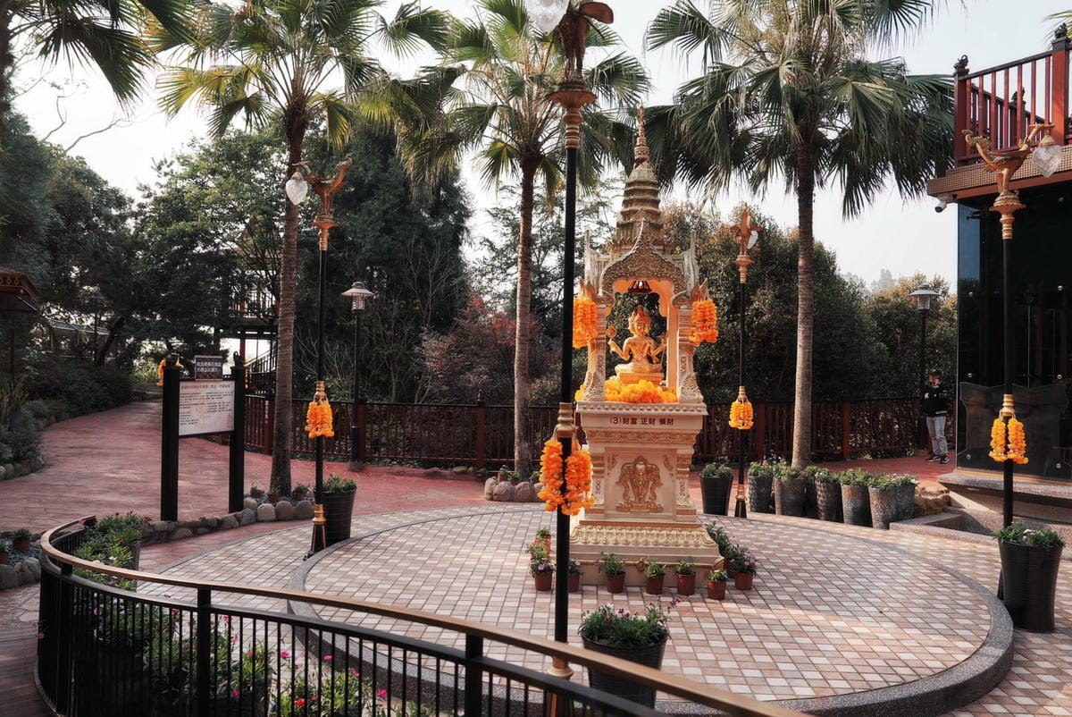 免費拍爆偽出國美照！中部唯一泰國景觀主題園區，必拍泰味嘟嘟車、四面佛