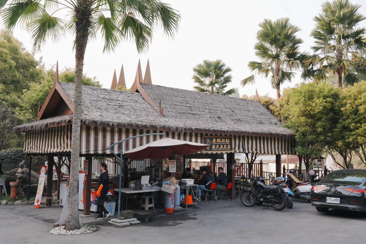 免費拍爆偽出國美照！中部唯一泰國景觀主題園區，必拍泰味嘟嘟車、四面佛