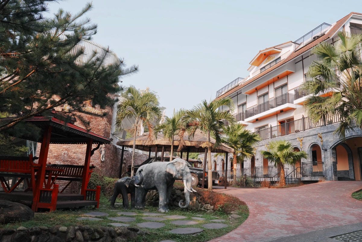 免費拍爆偽出國美照！中部唯一泰國景觀主題園區，必拍泰味嘟嘟車、四面佛