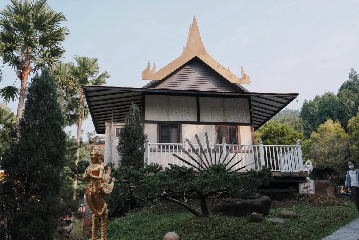 免費拍爆偽出國美照！中部唯一泰國景觀主題園區，必拍泰味嘟嘟車、四面佛